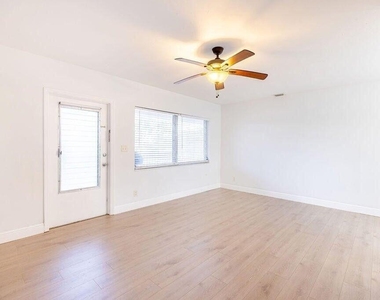 426 Ne 7th Avenue - Photo Thumbnail 7
