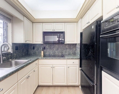 426 Ne 7th Avenue - Photo Thumbnail 8