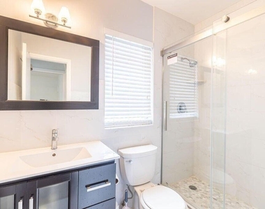 426 Ne 7th Avenue - Photo Thumbnail 9