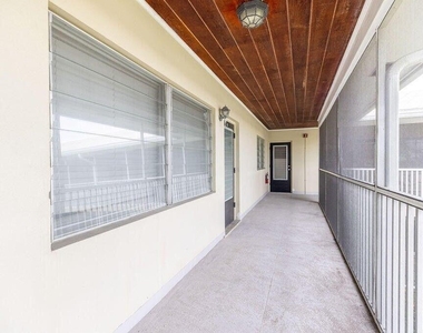 426 Ne 7th Avenue - Photo Thumbnail 16