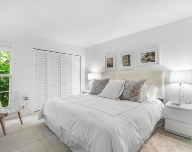 2320 Las Casitas Drive - Photo Thumbnail 16