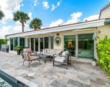 2320 Las Casitas Drive - Photo Thumbnail 6