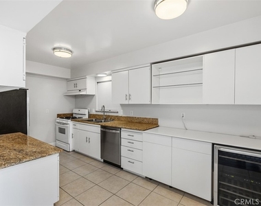 2512 Ocean Boulevard - Photo Thumbnail 4