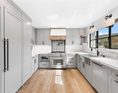 980 Meadowlark Lane - Photo Thumbnail 4