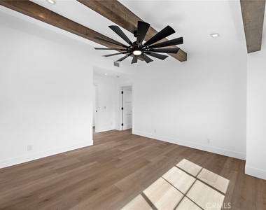 980 Meadowlark Lane - Photo Thumbnail 10