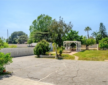 1635 Grandview Avenue - Photo Thumbnail 27