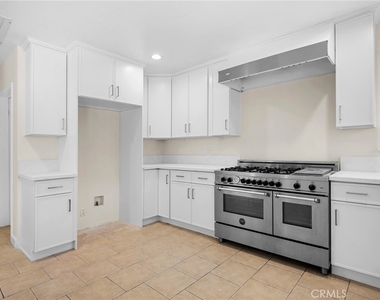 1635 Grandview Avenue - Photo Thumbnail 10