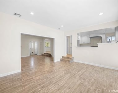 1635 Grandview Avenue - Photo Thumbnail 12