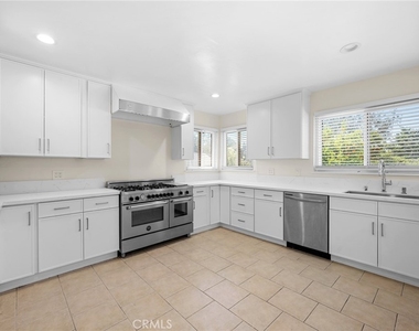 1635 Grandview Avenue - Photo Thumbnail 9