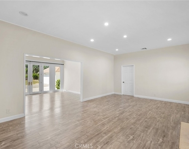 1635 Grandview Avenue - Photo Thumbnail 4