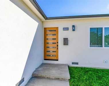 12340 Lull Street - Photo Thumbnail 3
