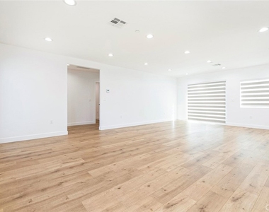 12340 Lull Street - Photo Thumbnail 7