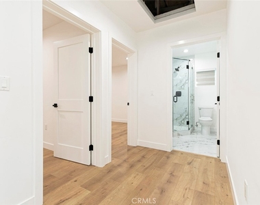 12340 Lull Street - Photo Thumbnail 15