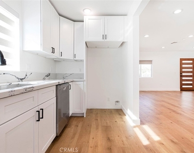 12340 Lull Street - Photo Thumbnail 11