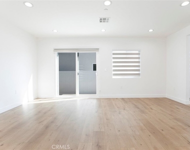 12340 Lull Street - Photo Thumbnail 31