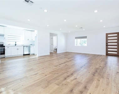 12340 Lull Street - Photo Thumbnail 8