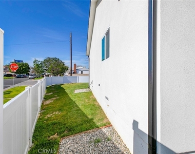 12340 Lull Street - Photo Thumbnail 29