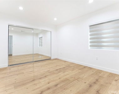 12340 Lull Street - Photo Thumbnail 24