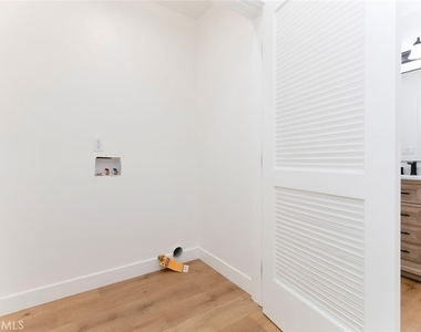 12340 Lull Street - Photo Thumbnail 13