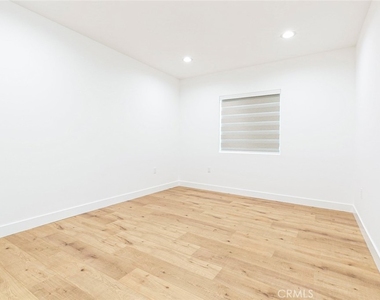 12340 Lull Street - Photo Thumbnail 21