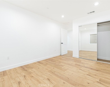 12340 Lull Street - Photo Thumbnail 22