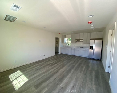 4924 Stewart Ave - Photo Thumbnail 2