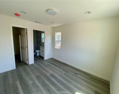 4924 Stewart Ave - Photo Thumbnail 8