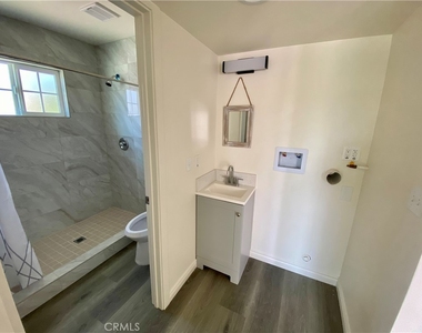 4924 Stewart Ave - Photo Thumbnail 5