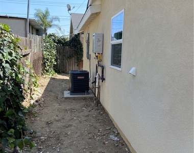 4924 Stewart Ave - Photo Thumbnail 12