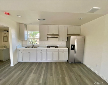 4924 Stewart Ave - Photo Thumbnail 3
