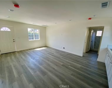 4924 Stewart Ave - Photo Thumbnail 4
