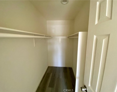 4924 Stewart Ave - Photo Thumbnail 10