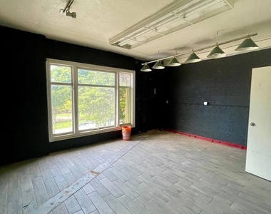 22622 Mission Blvd - Photo Thumbnail 3