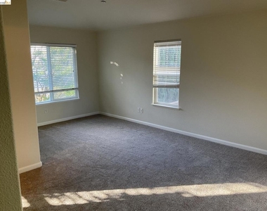 1360 Tiffany Drive - Photo Thumbnail 9