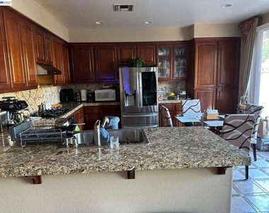 1013 Ridgeview Dr - Photo Thumbnail 6