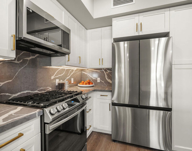 7428 Santa Monica Boulevard - Photo Thumbnail 9