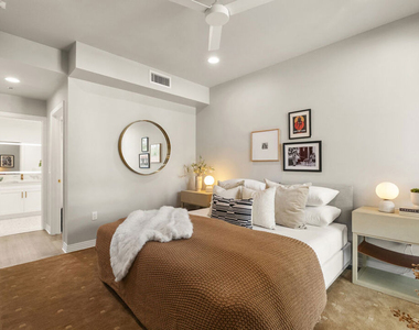 7428 Santa Monica Boulevard - Photo Thumbnail 22