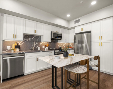 7428 Santa Monica Boulevard - Photo Thumbnail 11
