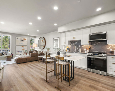 7428 Santa Monica Boulevard - Photo Thumbnail 3