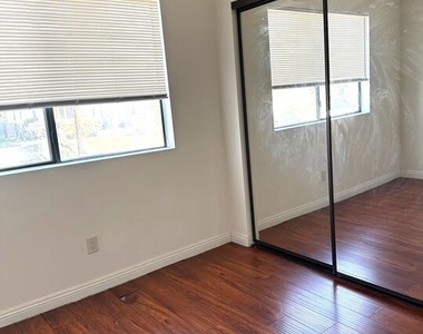 955 S Normandie Avenue - Photo Thumbnail 2
