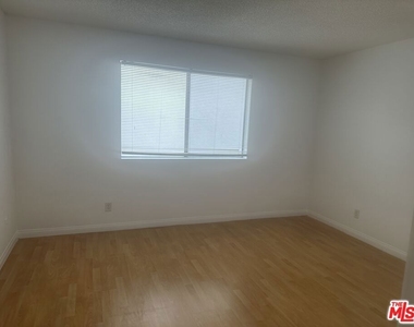 955 S Normandie Avenue - Photo Thumbnail 1