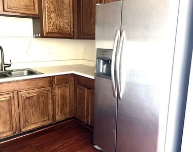 955 S Normandie Avenue - Photo Thumbnail 5