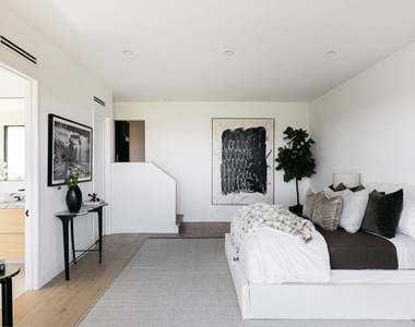 7866 Fareholm Drive - Photo Thumbnail 10