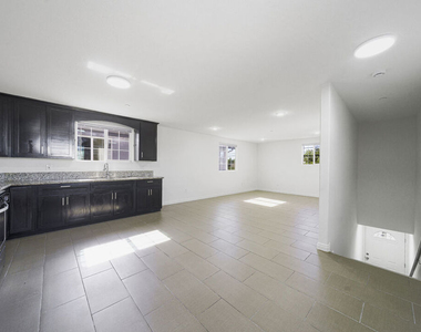 10952 Wilmington Avenue - Photo Thumbnail 2