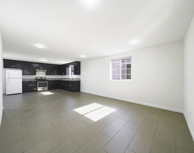 10952 Wilmington Avenue - Photo Thumbnail 22