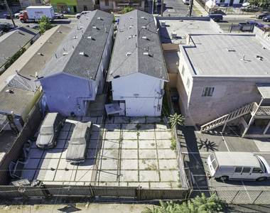 10952 Wilmington Avenue - Photo Thumbnail 13