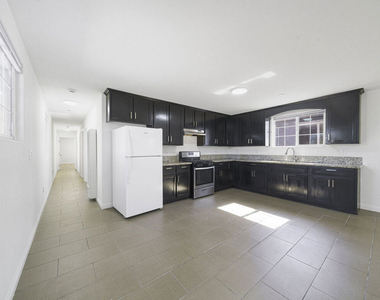 10952 Wilmington Avenue - Photo Thumbnail 4