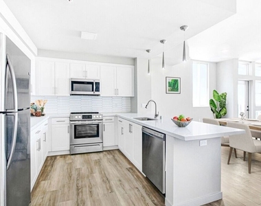 2847 Leeward Avenue - Photo Thumbnail 13