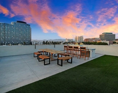 2847 Leeward Avenue - Photo Thumbnail 10