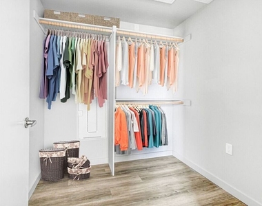 2847 Leeward Avenue - Photo Thumbnail 18